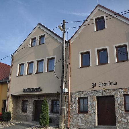 U Jecminka Villa Hlohovec Buitenkant foto